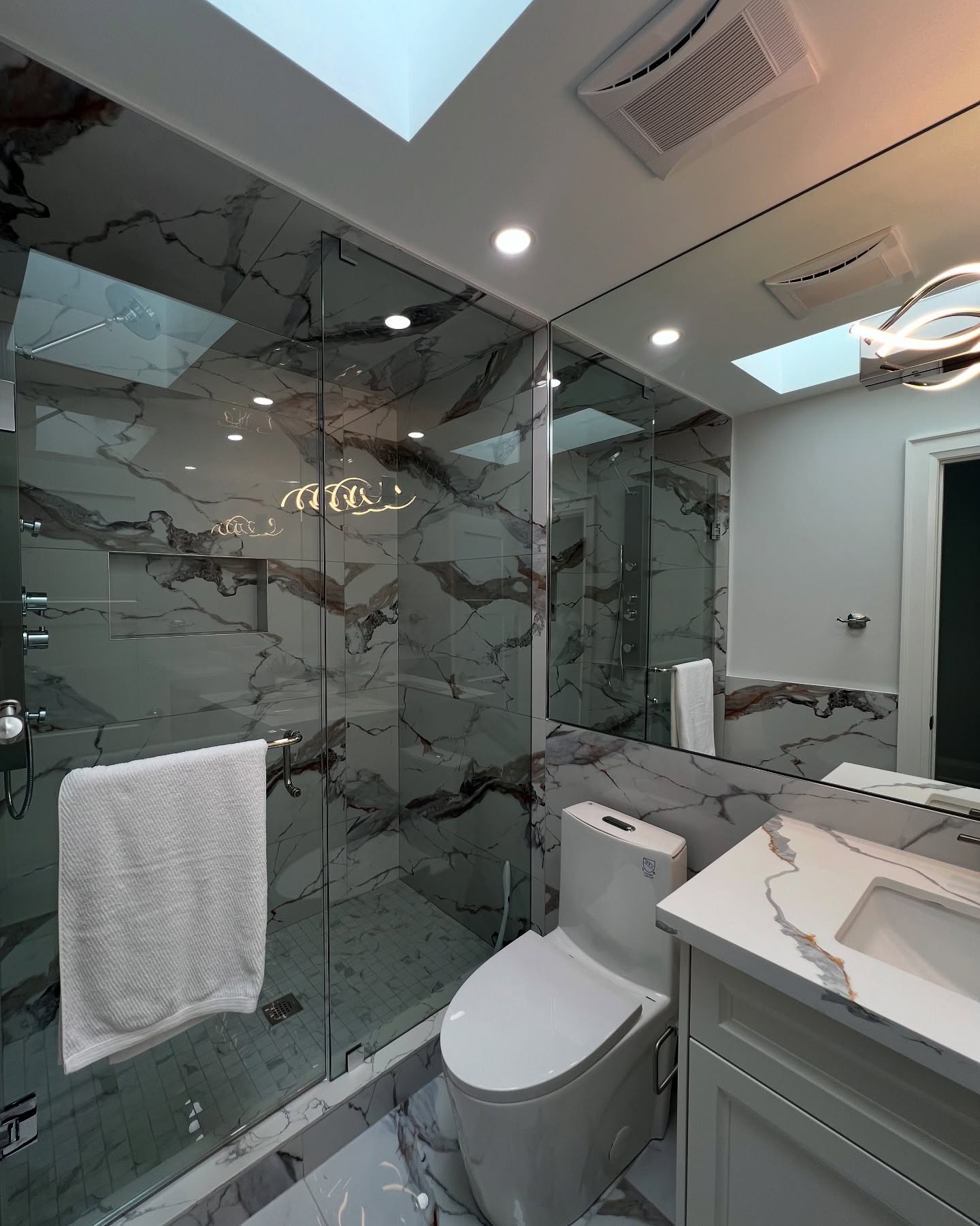 Luxury Walk-In Shower – Oakville, ON