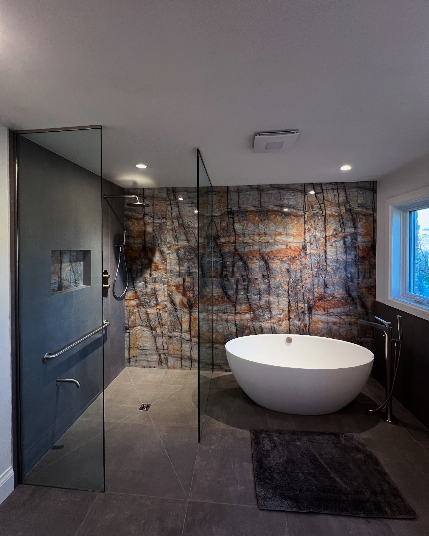 Designer Stone Shower & Soaker Tub – Vaughan, ON